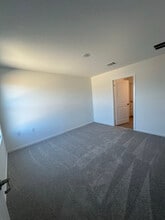 1045 Graham Bnd in San Antonio, TX - Foto de edificio - Building Photo