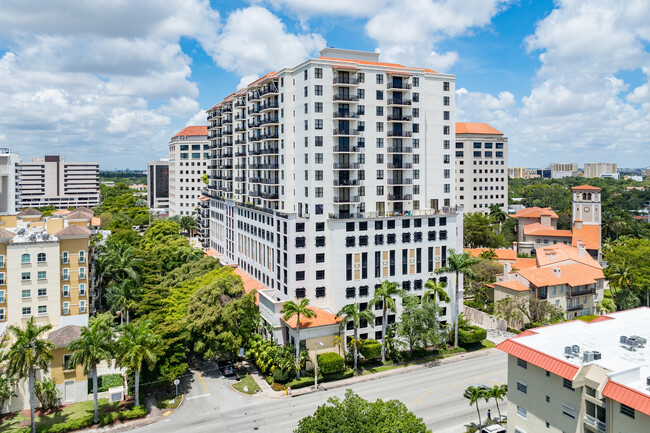 Puerta de Palmas in Coral Gables, FL - Foto de edificio - Building Photo