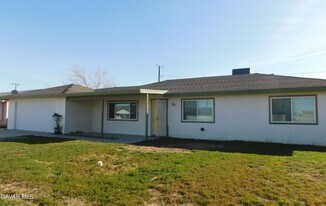 9236 Bay in California City, CA - Building Photo