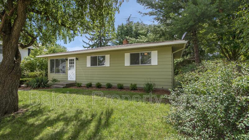 265 N Milford Rd in Highland, MI - Building Photo