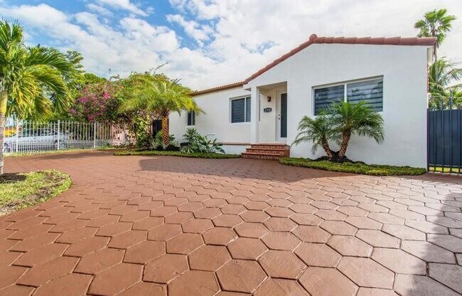 2310 SW 19th St in Miami, FL - Building Photo - Building Photo