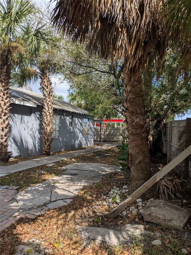 1110 Palm Beach Lakes Blvd in West Palm Beach, FL - Building Photo - Building Photo