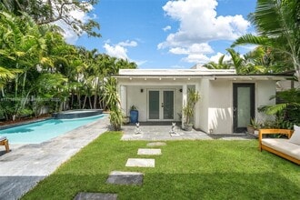 1745 SW 10th St in Miami, FL - Building Photo - Building Photo