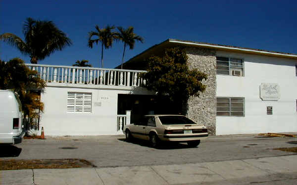 Petite Maison Apartments in Virginia Gardens, FL - Building Photo