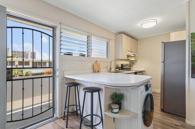 1707 Anapuni St in Honolulu, HI - Building Photo - Building Photo