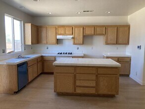 12948 George Town Ln in Victorville, CA - Building Photo - Building Photo