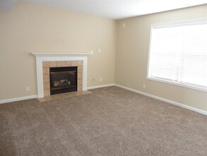 8637 Trumpeter Dr in Indianapolis, IN - Foto de edificio - Building Photo