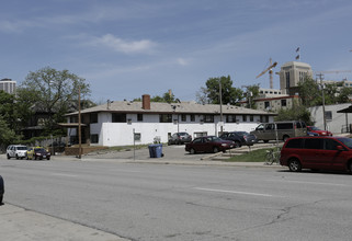 1110 S 8th St in Minneapolis, MN - Foto de edificio - Building Photo