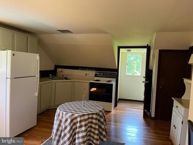 86 Linvale Rd in Ringoes, NJ - Building Photo - Building Photo