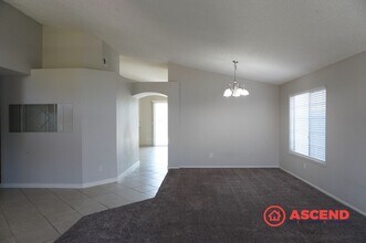 6212 Quaking Aspen St in Bakersfield, CA - Building Photo - Building Photo