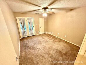 5735 Barfield Cir in Memphis, TN - Foto de edificio - Building Photo