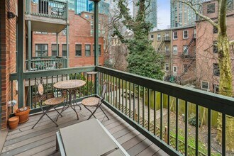61 Grand St in Jersey City, NJ - Building Photo - Building Photo