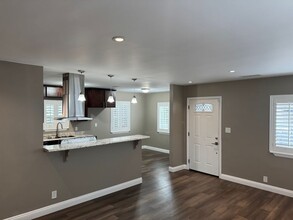 111 W Forhan St in Long Beach, CA - Building Photo - Building Photo