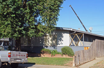 1013 Lochbrae Rd in Sacramento, CA - Building Photo - Building Photo