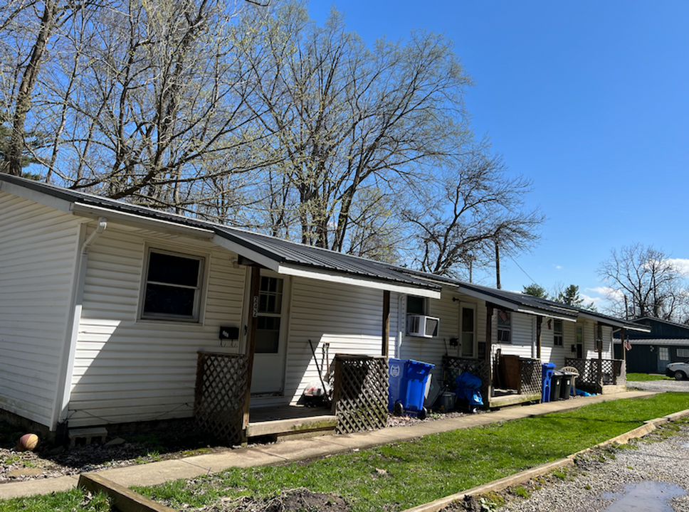 238-242 W Elm St in Mount Gilead, OH - Building Photo