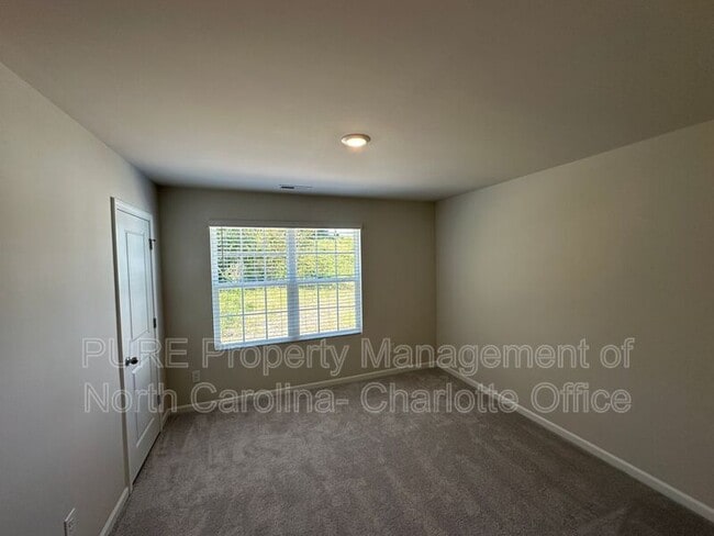 1835 Autumn Mist Dr in Winston-Salem, NC - Building Photo - Building Photo