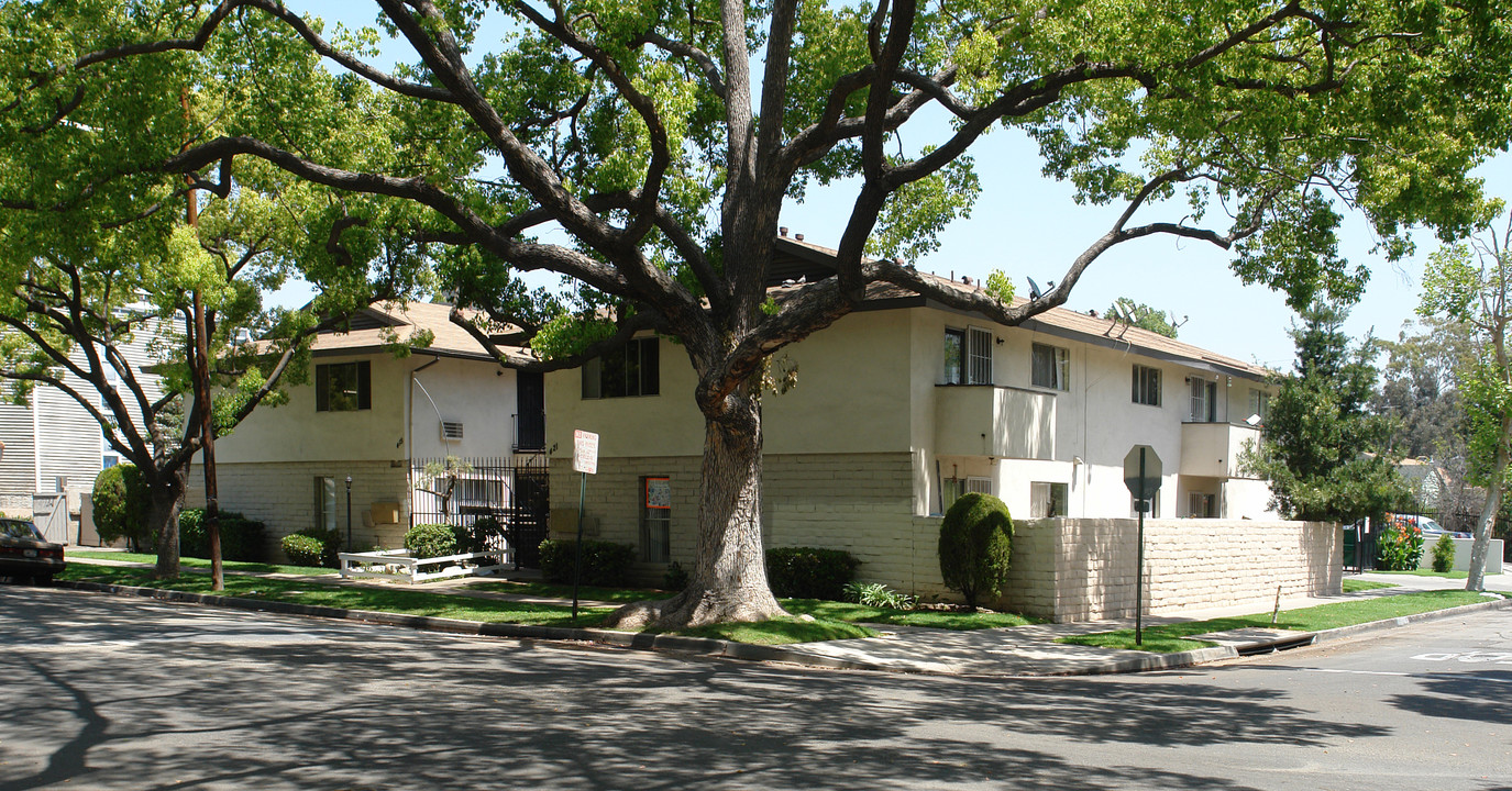 415-421 Orange Ave in Santa Ana, CA - Building Photo