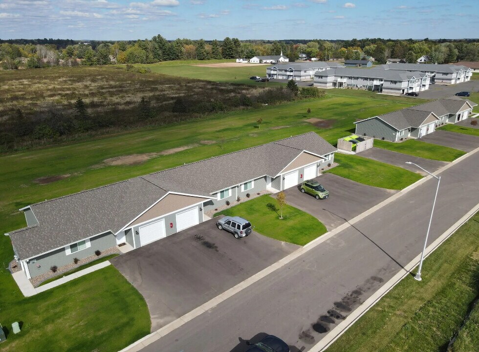 Alexander Estates in Merrill, WI - Foto de edificio