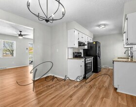 1204 S Ward Pkwy in Blue Springs, MO - Building Photo - Building Photo