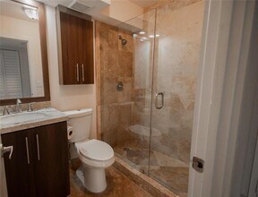 4152 Inverrary Dr, Unit 202 in Lauderhill, FL - Building Photo - Building Photo