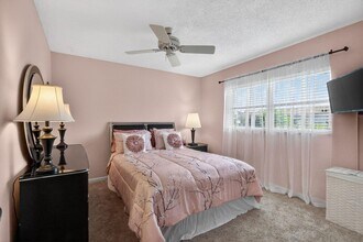 6357 Overland Dr in Delray Beach, FL - Foto de edificio - Building Photo