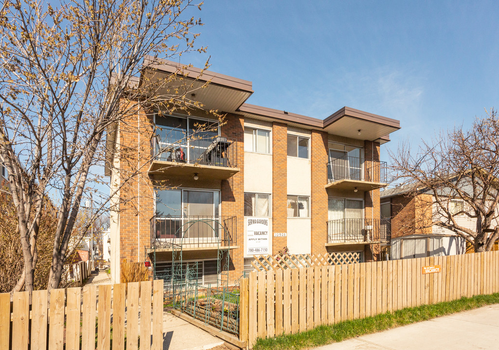 10928 82nd St NW in Edmonton, AB - Building Photo