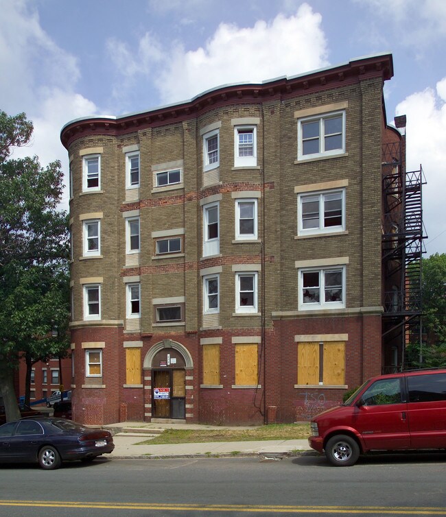 Worthington Arms in Springfield, MA - Building Photo - Building Photo