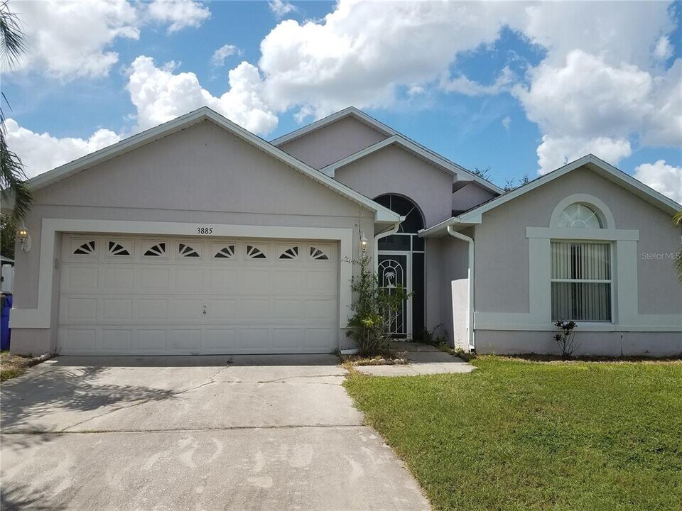 3885 Blackberry Cir in St. Cloud, FL - Building Photo