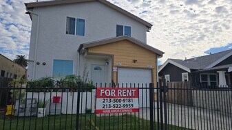 812 E 76th Pl in Los Angeles, CA - Building Photo