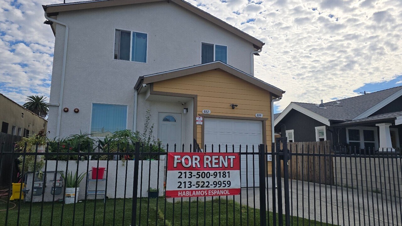 812 E 76th Pl in Los Angeles, CA - Building Photo