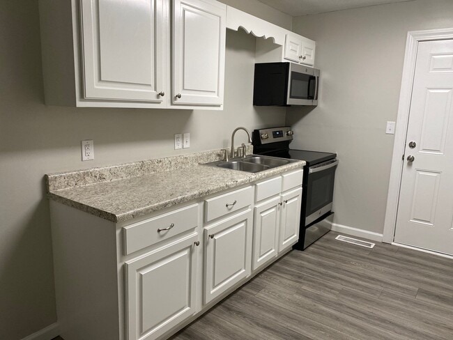 19 Foxboro Cv, Unit R in Jackson, TN - Foto de edificio - Building Photo