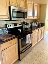 1747 E Northern Ave-Unit -UNIT 204 in Phoenix, AZ - Building Photo - Building Photo