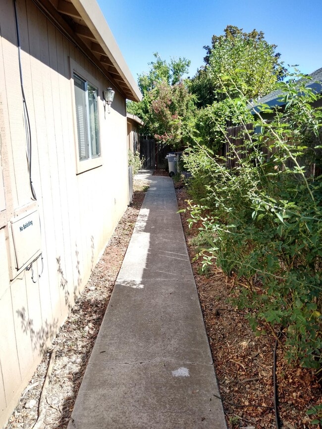 615 Oriole Ave in Davis, CA - Foto de edificio - Building Photo