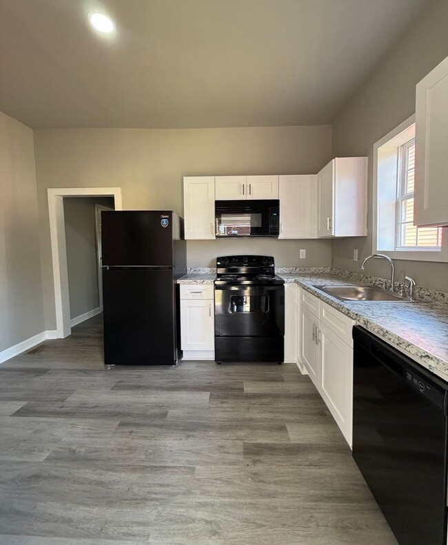 property at 118 E 14th St