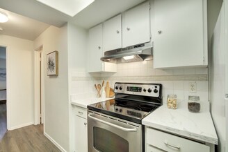 14555 NE 32nd St in Bellevue, WA - Building Photo - Building Photo
