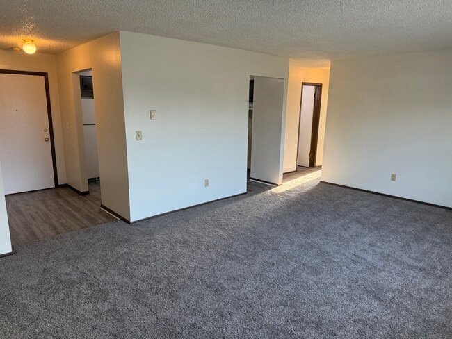 109 E Monroe Ave