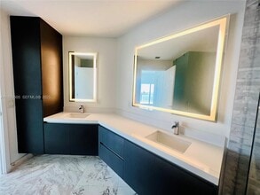 851 NE 1st Ave in Miami, FL - Building Photo - Building Photo