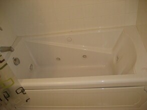 6435 Green Valley Cir, Unit 218 in Culver City, CA - Foto de edificio - Building Photo