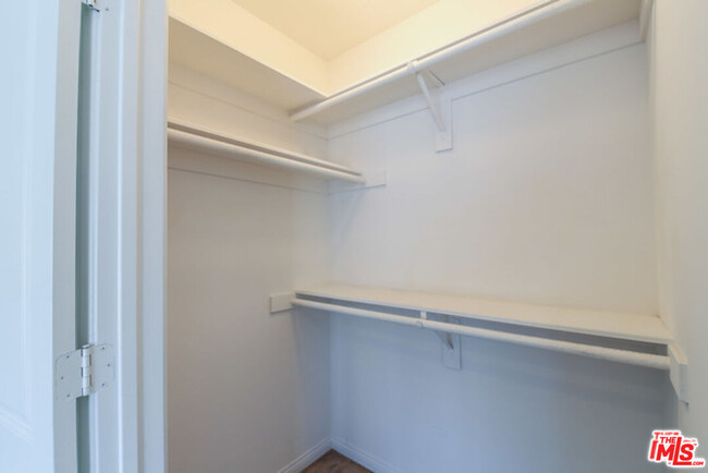 954 1/2 S New Hampshire Ave in Los Angeles, CA - Building Photo - Building Photo