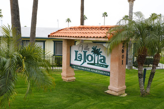 Villa La Jolla in Bakersfield, CA - Building Photo - Building Photo