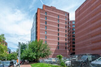 Quincy Court in Washington, DC - Foto de edificio - Building Photo