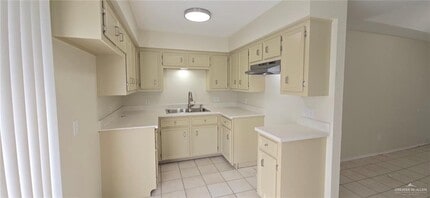 900 W Caffery Ave in Pharr, TX - Building Photo - Building Photo