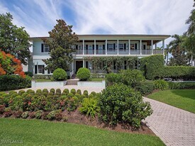 613 14th Ave S in Naples, FL - Building Photo