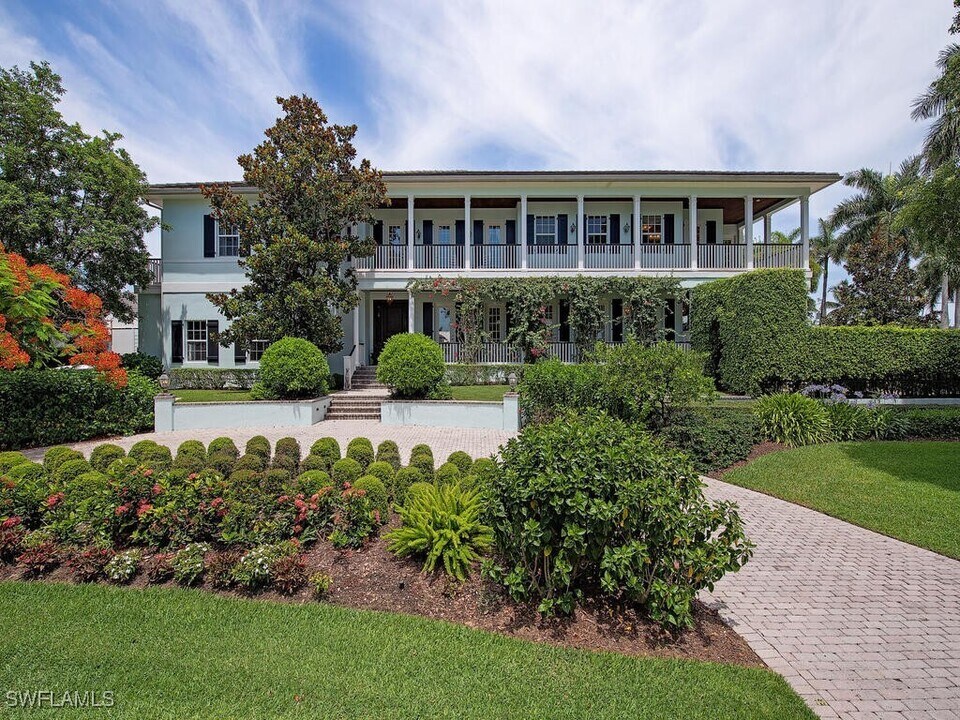 613 14th Ave S in Naples, FL - Building Photo