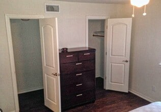 323 W Belt Line Rd in Cedar Hill, TX - Building Photo - Building Photo