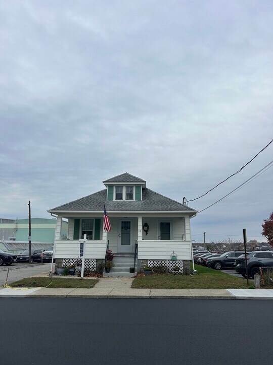 14 Denison Ave in Groton, CT - Building Photo