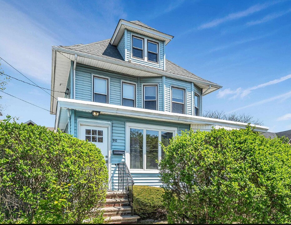 90 Union Ave, Unit 2 in Rutherford, NJ - Foto de edificio
