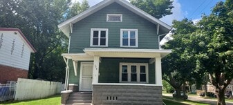 328 Royal Ave in Rockford, IL - Building Photo