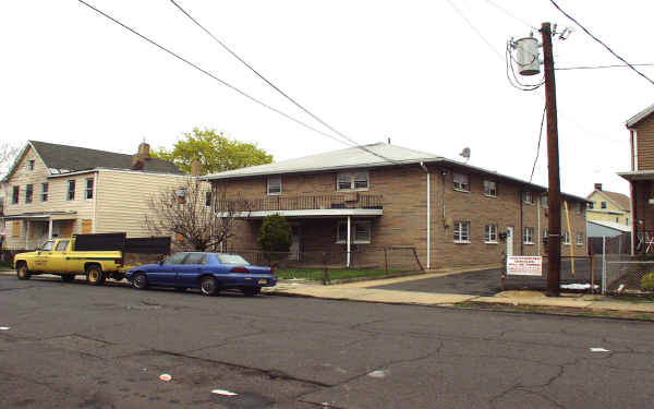 821-825 Martin St in Elizabeth, NJ - Building Photo - Building Photo