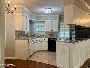 115 Meadow Glen Dr in Youngsville, LA - Building Photo - Building Photo